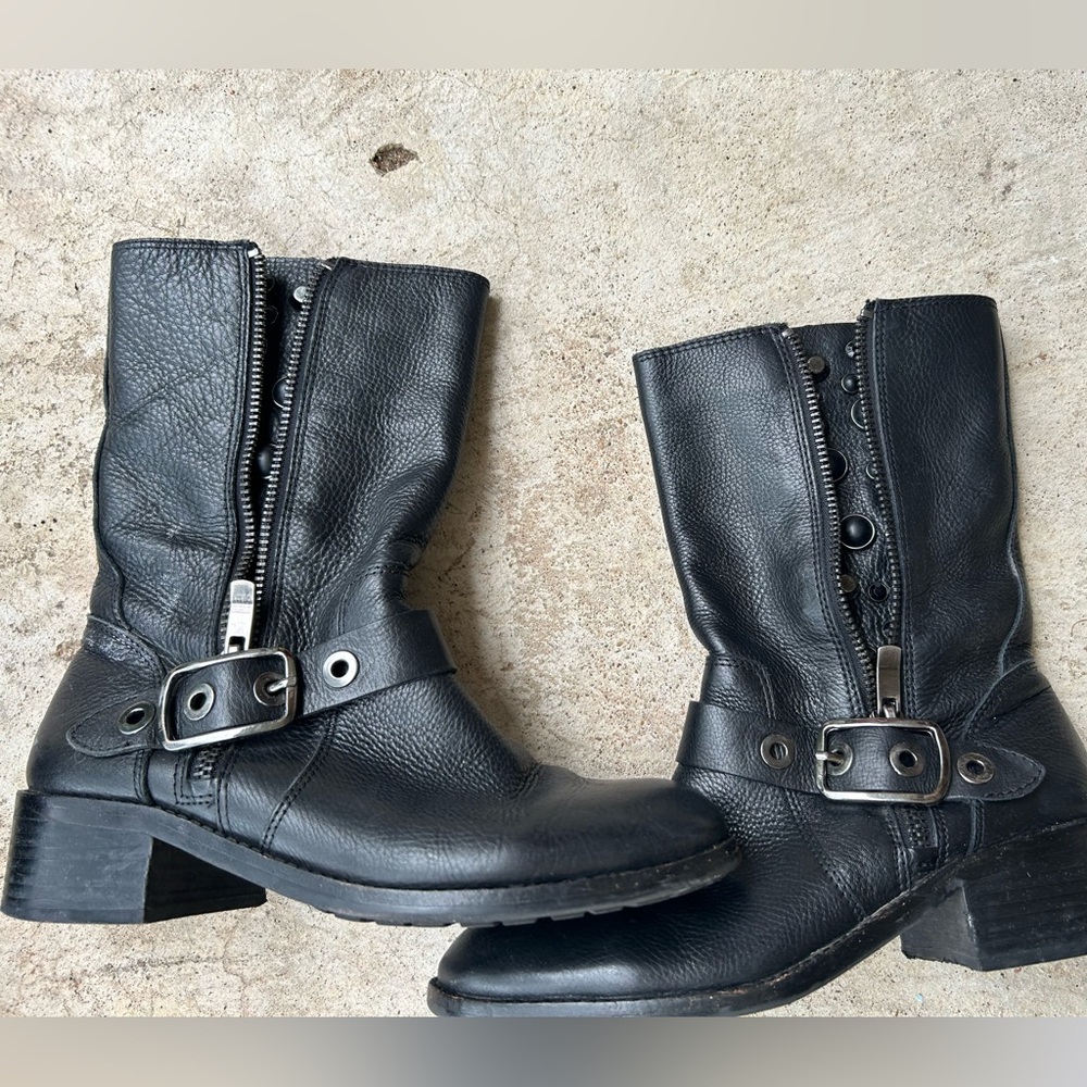 Vince Camuto WALT Boot Black. Size 10. Embellishment behind zipper shaft